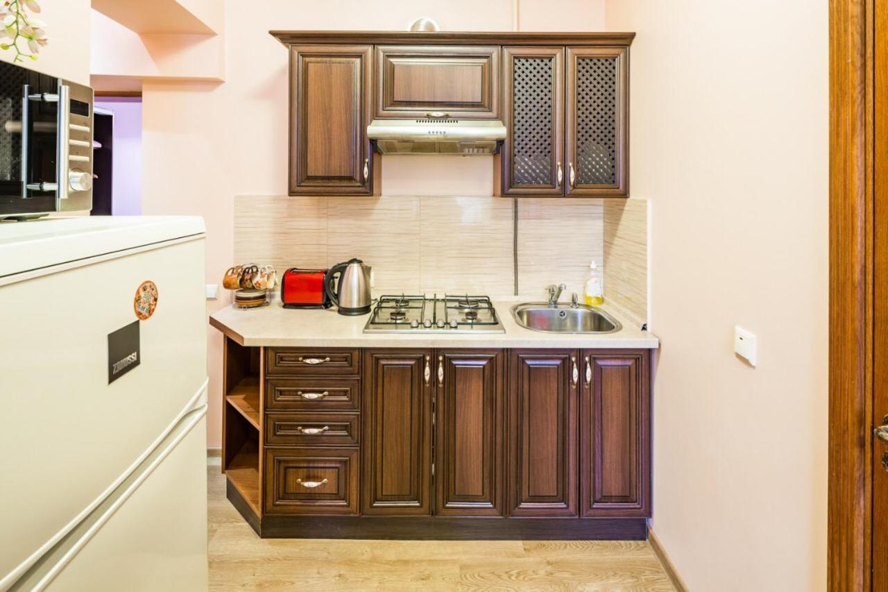 Apartamento Romari Лесі Українки Leópolis Exterior foto