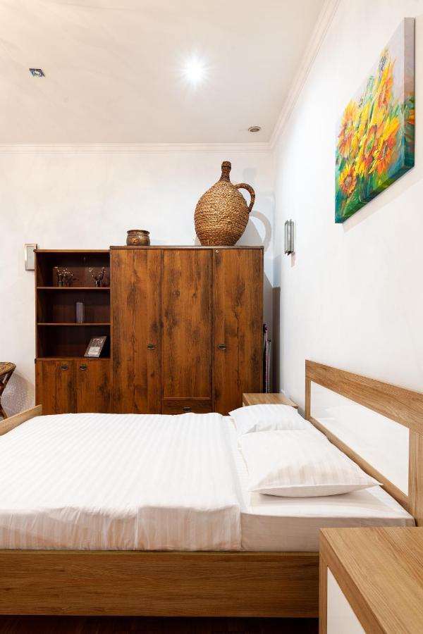 Apartamento Romari Лесі Українки Leópolis Exterior foto