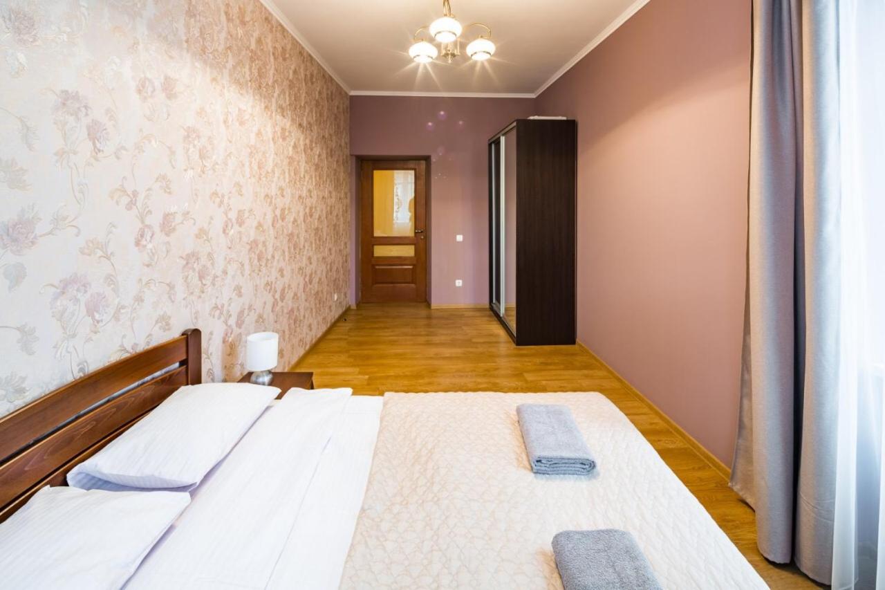 Apartamento Romari Лесі Українки Leópolis Exterior foto