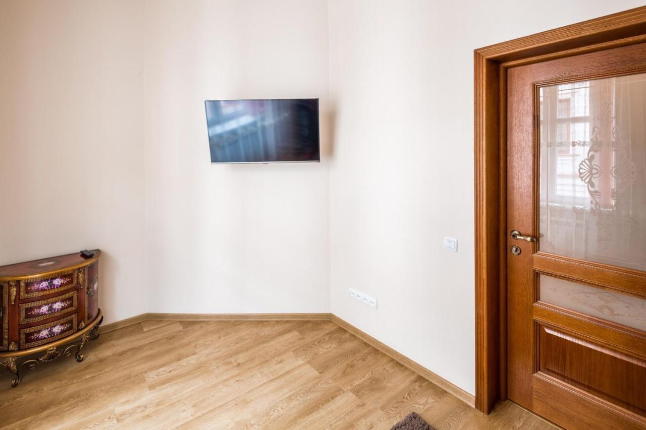 Apartamento Romari Лесі Українки Leópolis Exterior foto