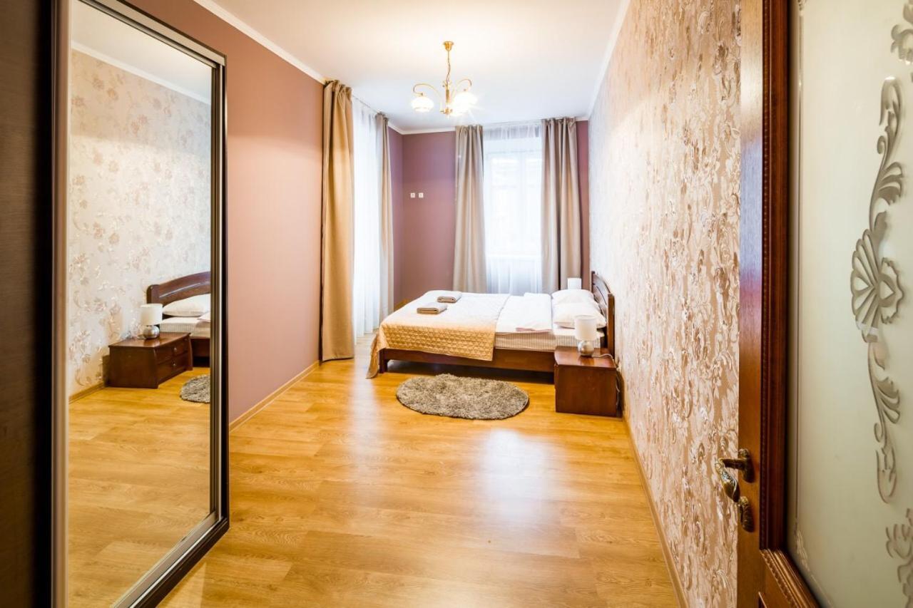 Apartamento Romari Лесі Українки Leópolis Exterior foto