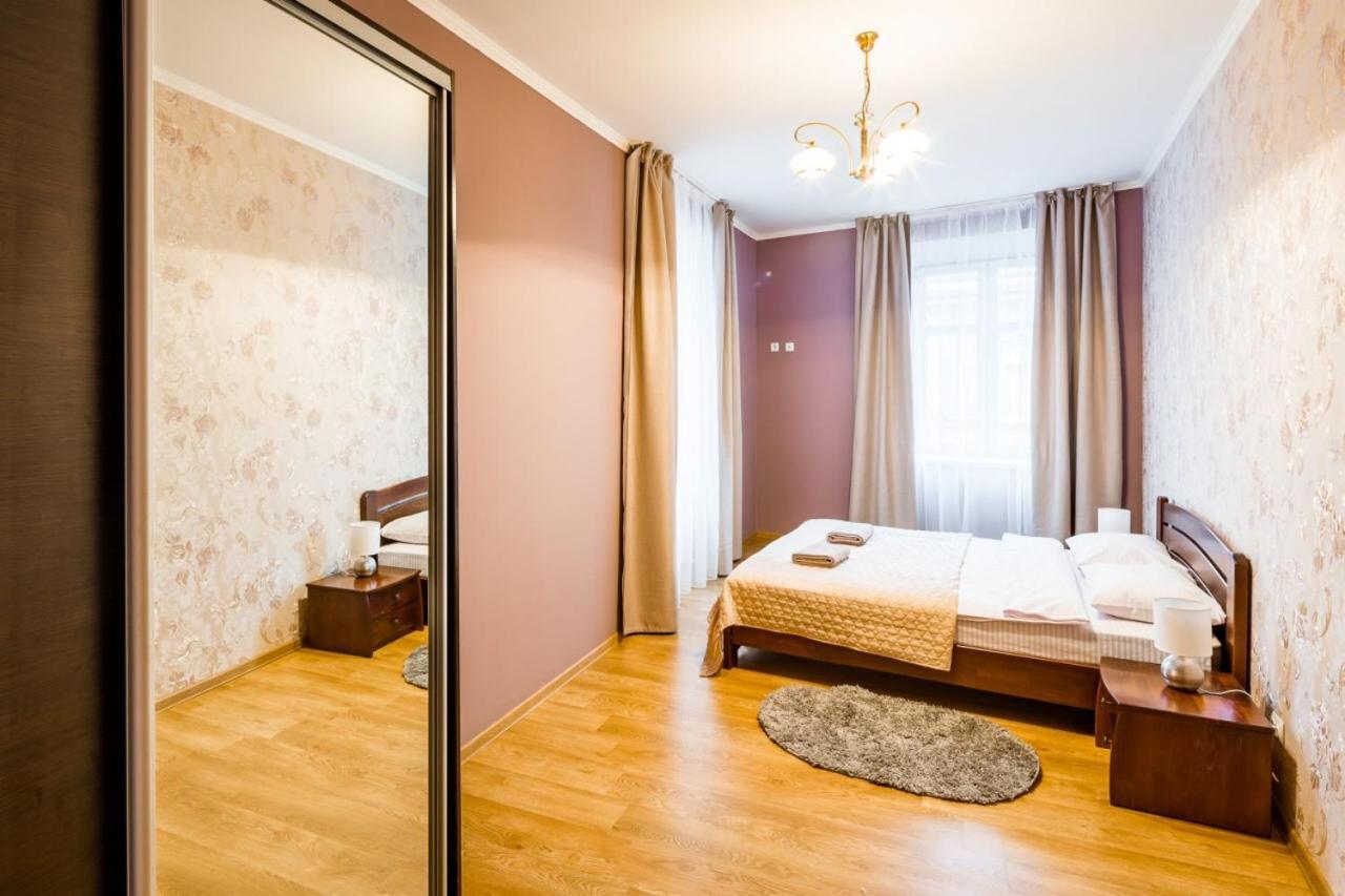 Apartamento Romari Лесі Українки Leópolis Exterior foto